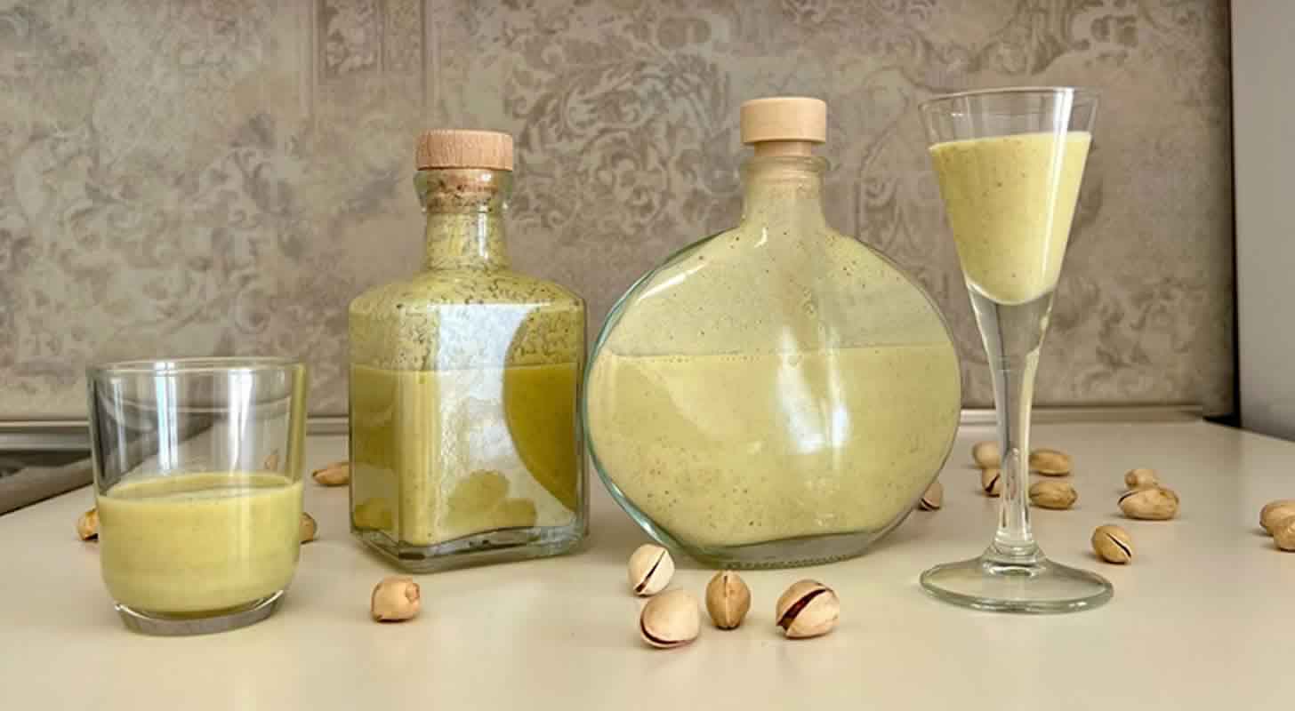 Λικέρ φιστίκι: 2 συνταγές στο σπίτι