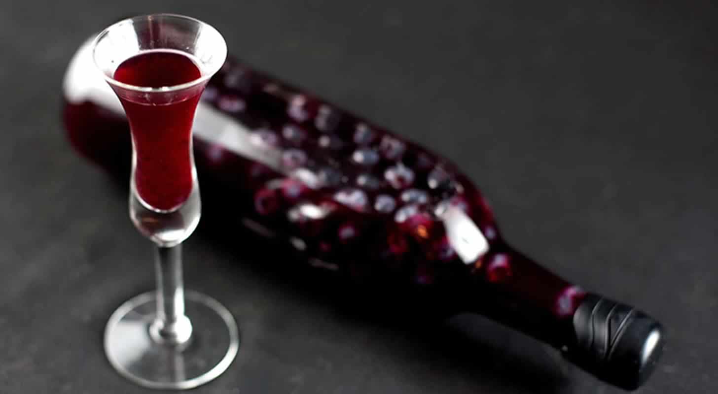 Λικέρ βατόμουρο: 5 συνταγές στο σπίτι