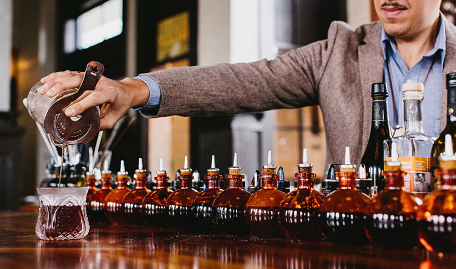 Πώς και πότε να πίνετε bitters