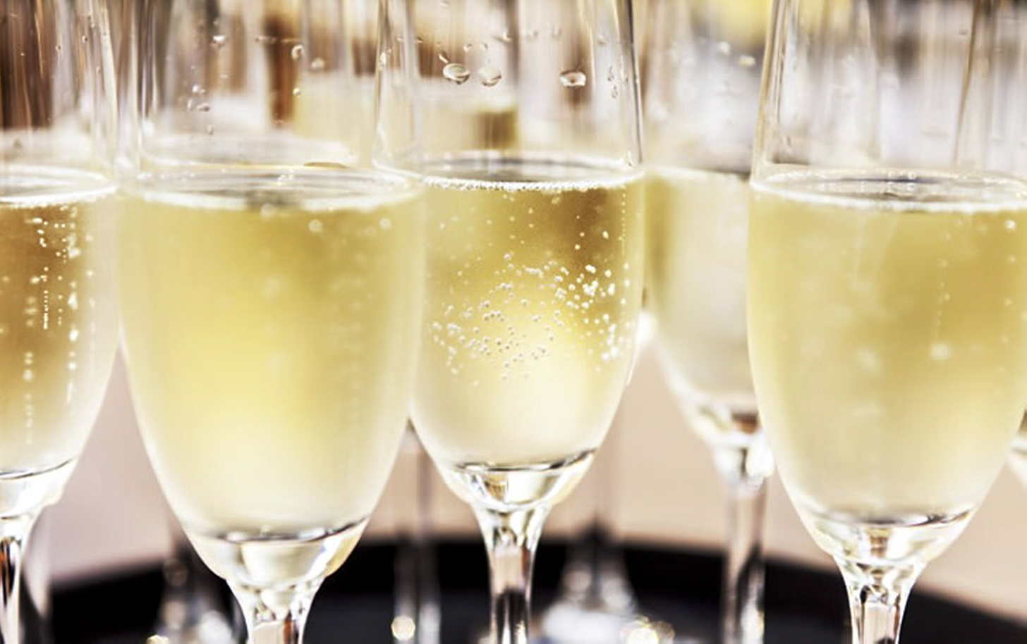 Brut champagne: vad det är, hur det tillverkas och hur man dricker det