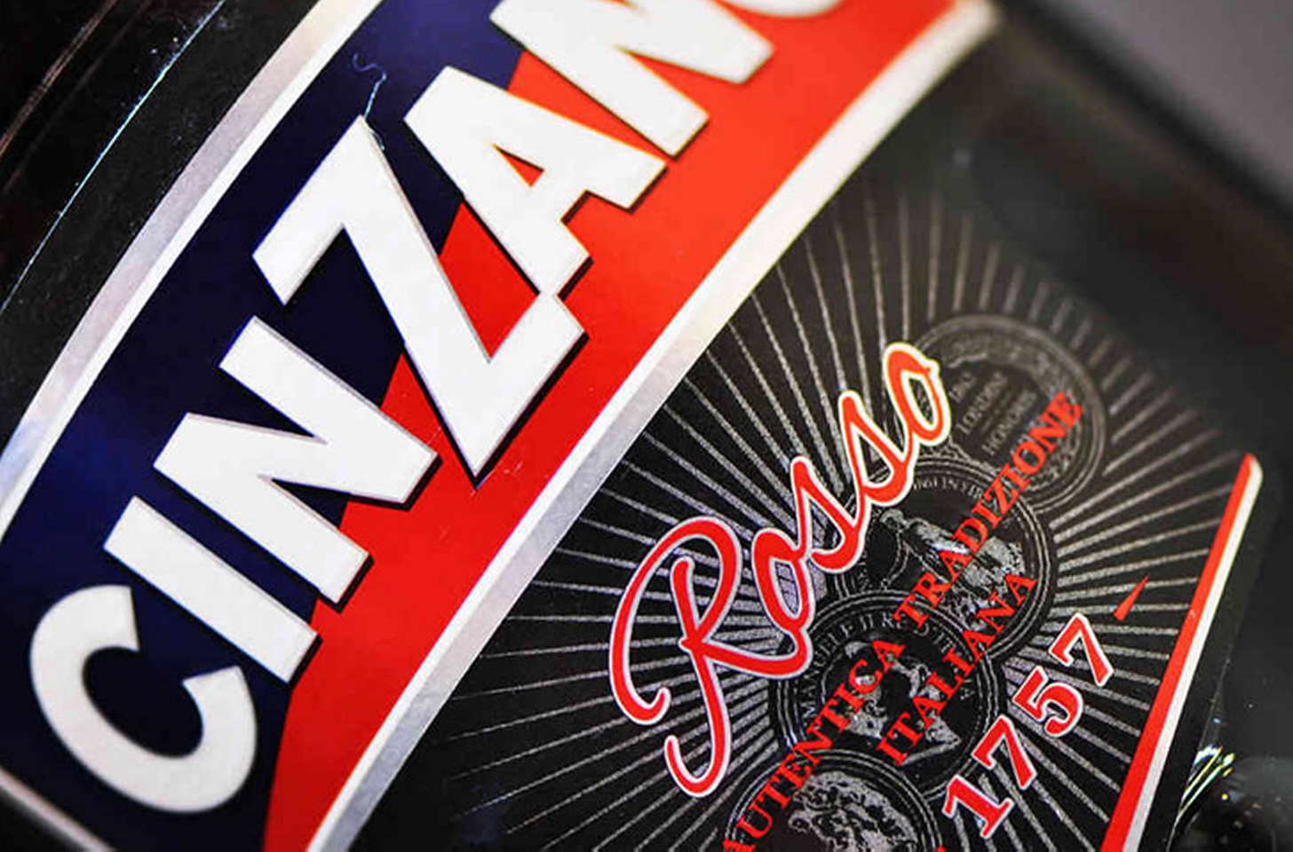 Cinzano: μια επισκόπηση των βερμούτ και των σαμπάνιας της ιταλικής μάρκας