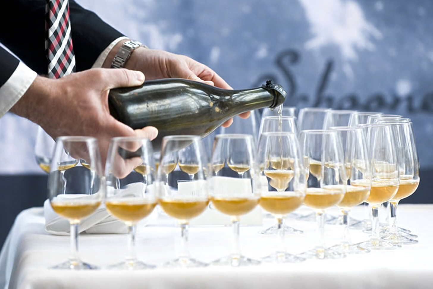Skillnaden mellan mousserande vin och champagne + typer och hur man väljer