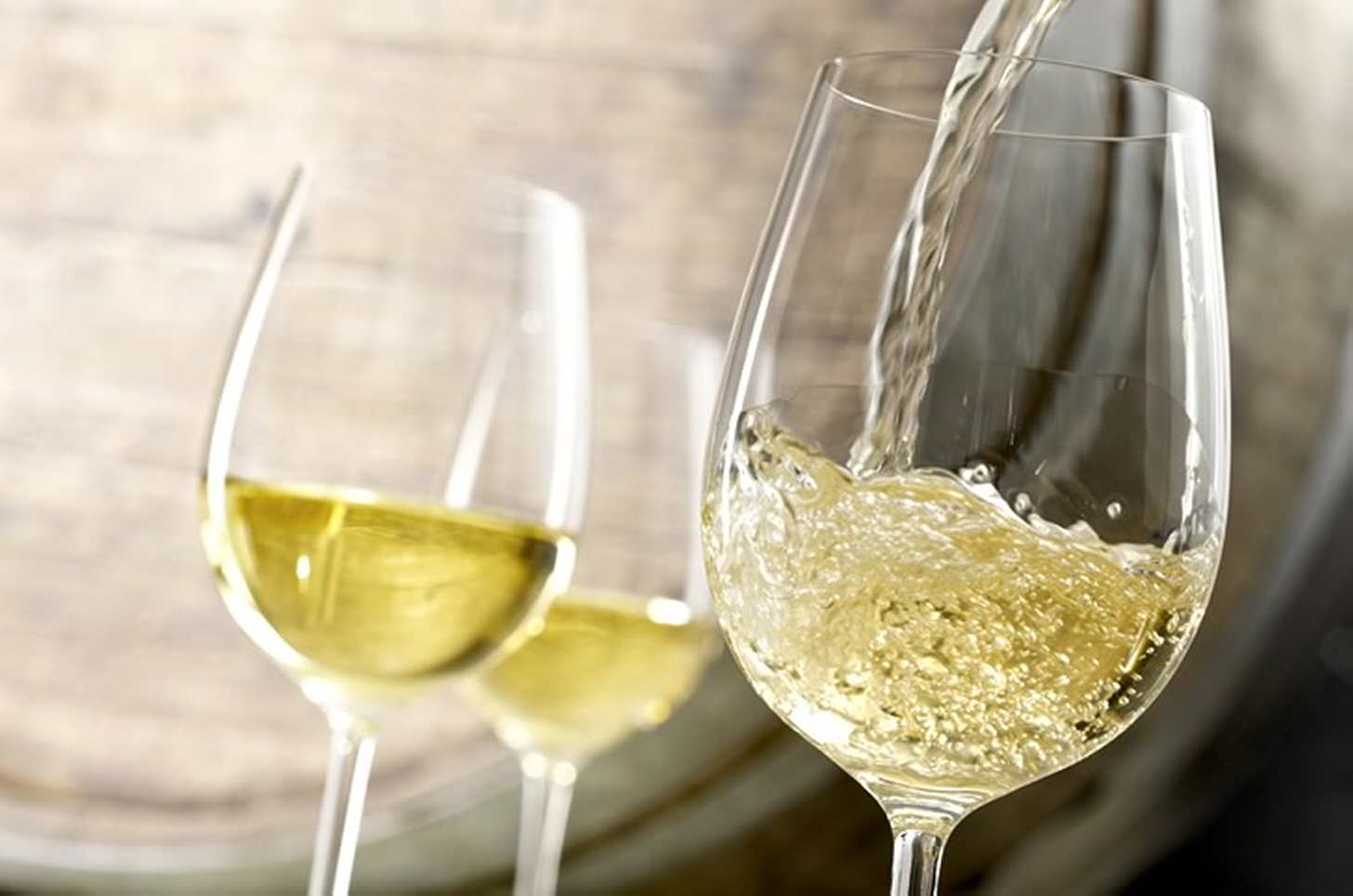 Vitt torrt vin: vad är det gjort av, hur väljer man och dricker