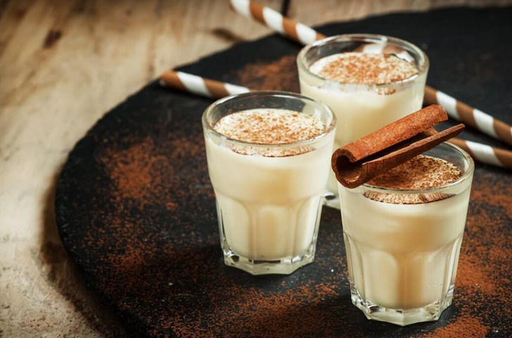 Kryddig äggtoddy för 12 portioner