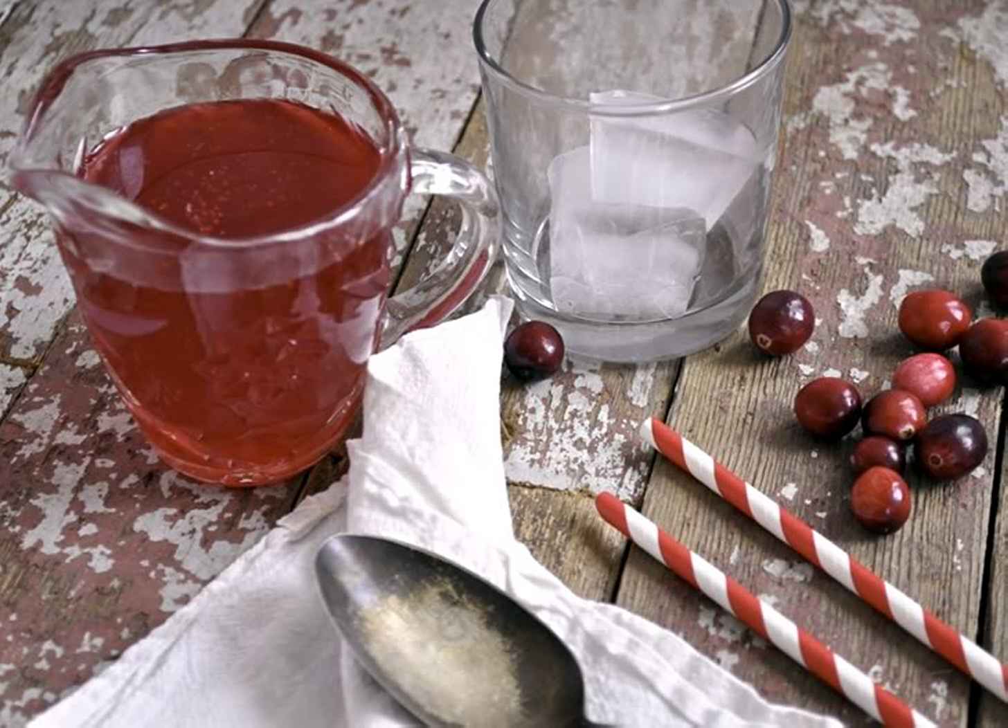 Brusnični sirup: 2 recepta doma