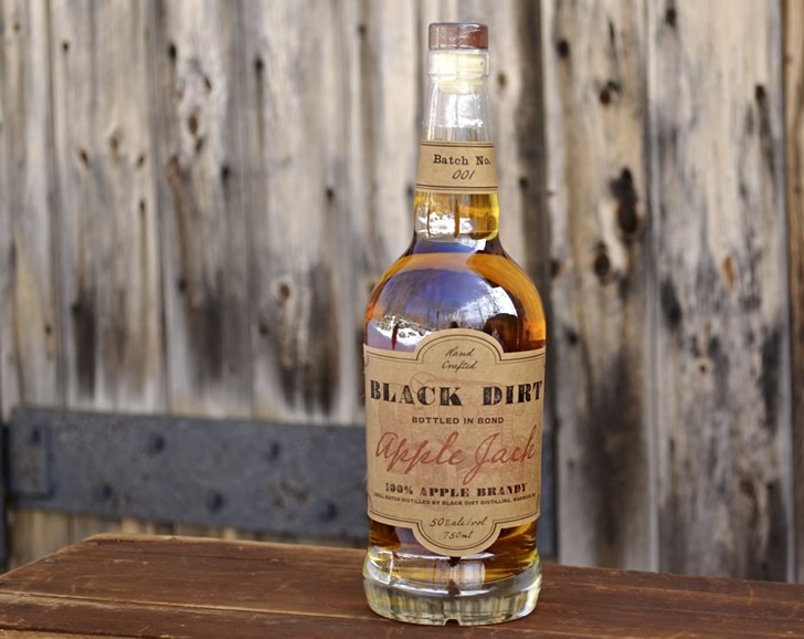 Το Bonded Apple Jack του αποστακτηρίου Black Dirt