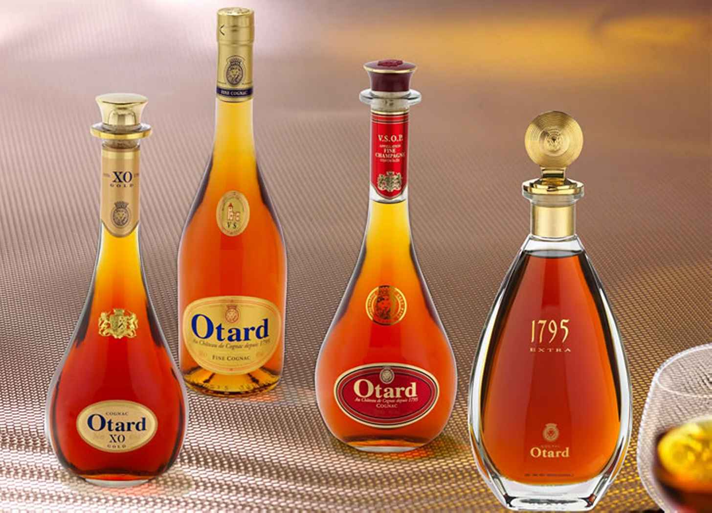 Konjak Otard: zgodovina, pregled vrst, način pitja + zanimivosti
