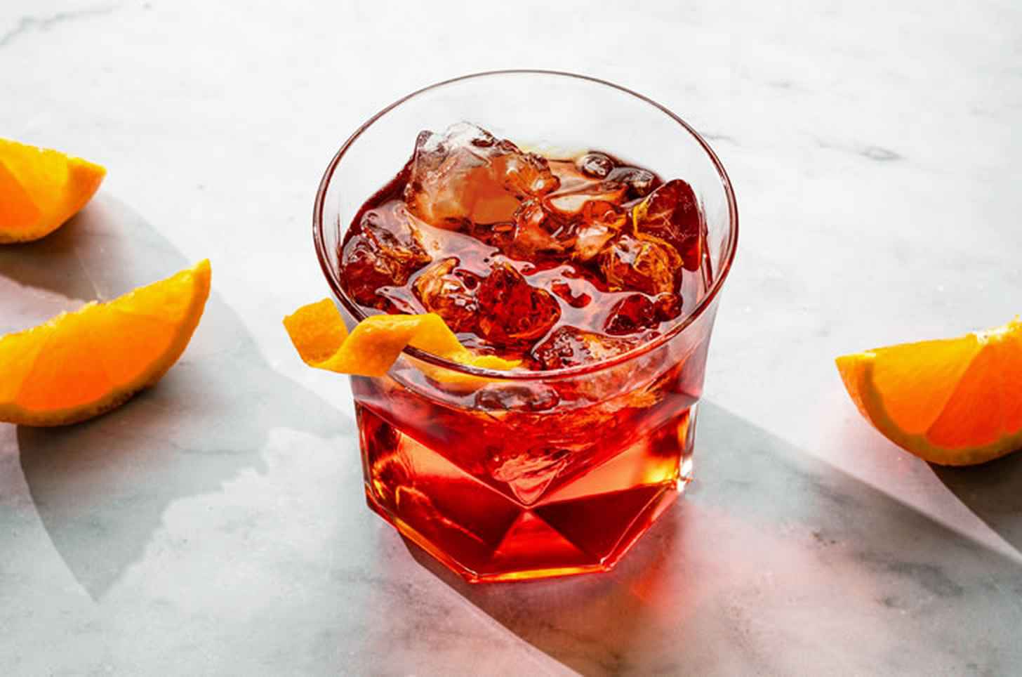 Πώς και με τι να πιείτε το Campari;